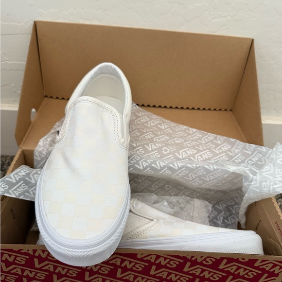 Vans Cream Checkered Slip-On Shoes - Picture 4 of 5